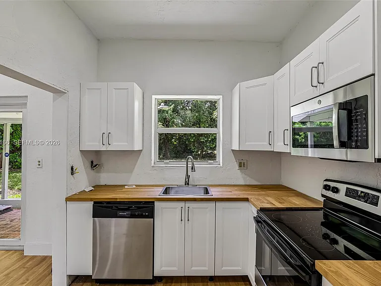 130 NW 85th St — Photo 13