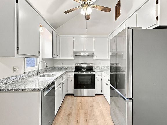 3rd image of 8 Ash St