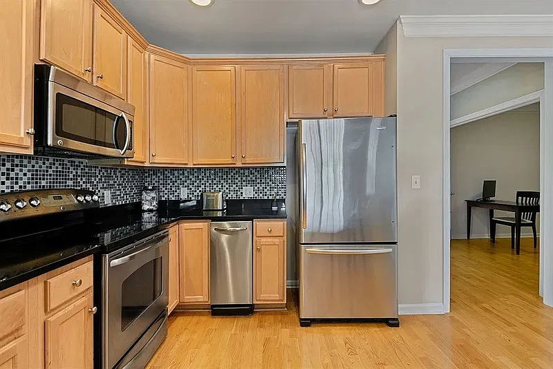 1 bed, 1.0 bath, 960 sqft, $1,850 — Photo 2