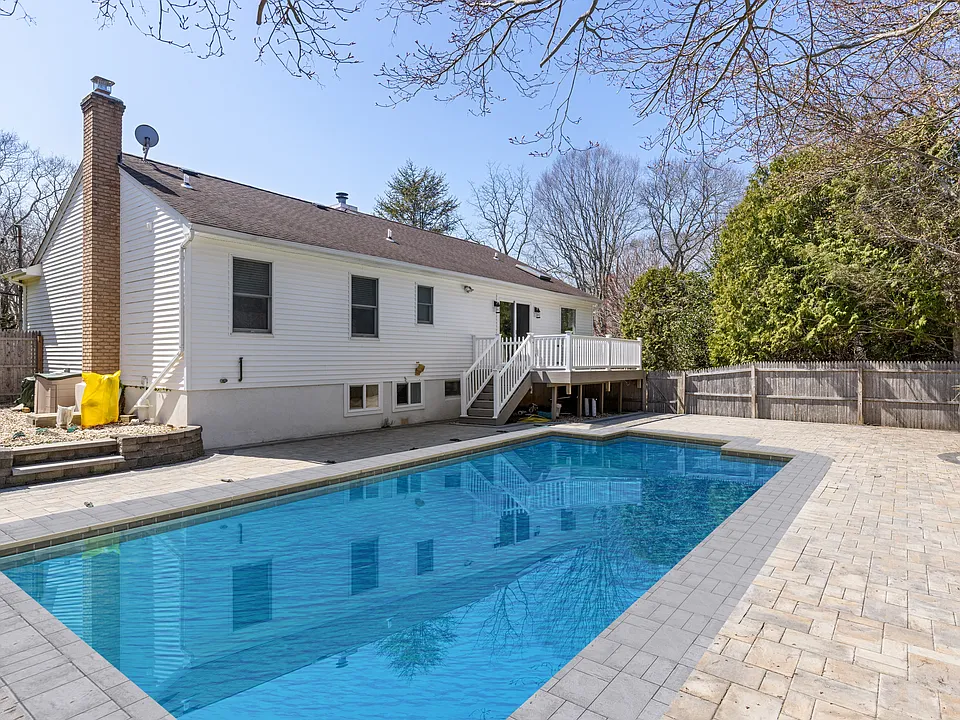 52 Summit Dr