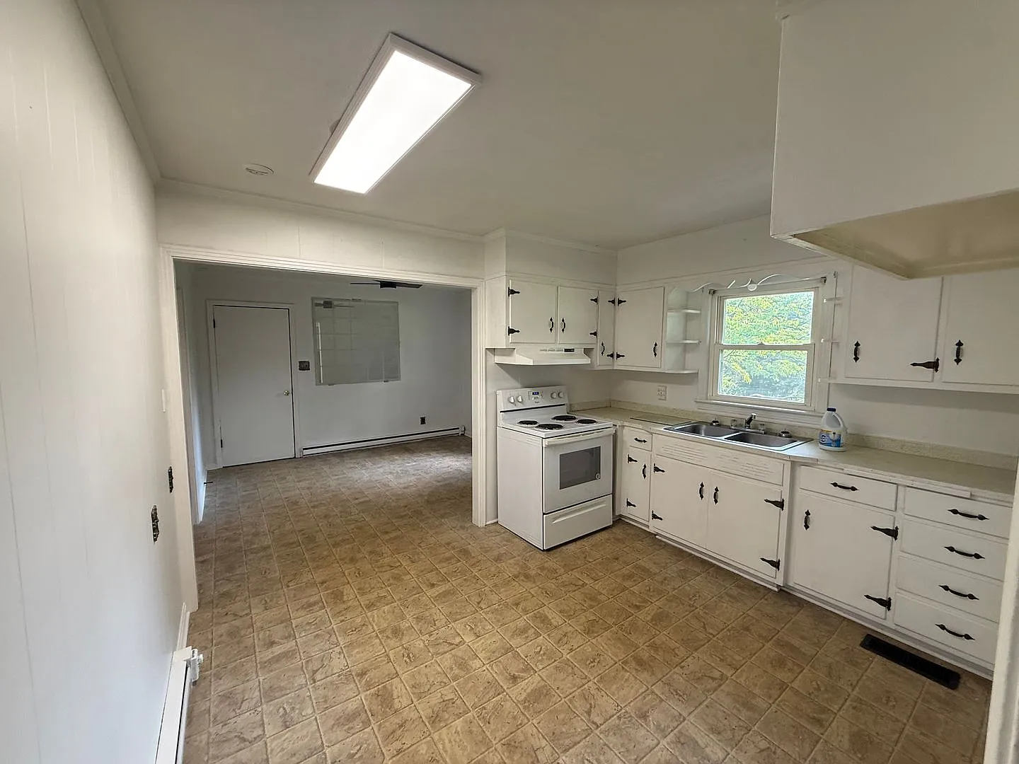 3 Bed/2 Bath House — Photo 3