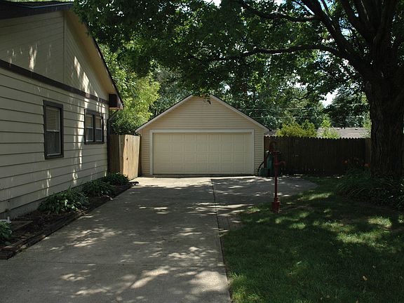 3rd image of 1308 Rose Bower Ave