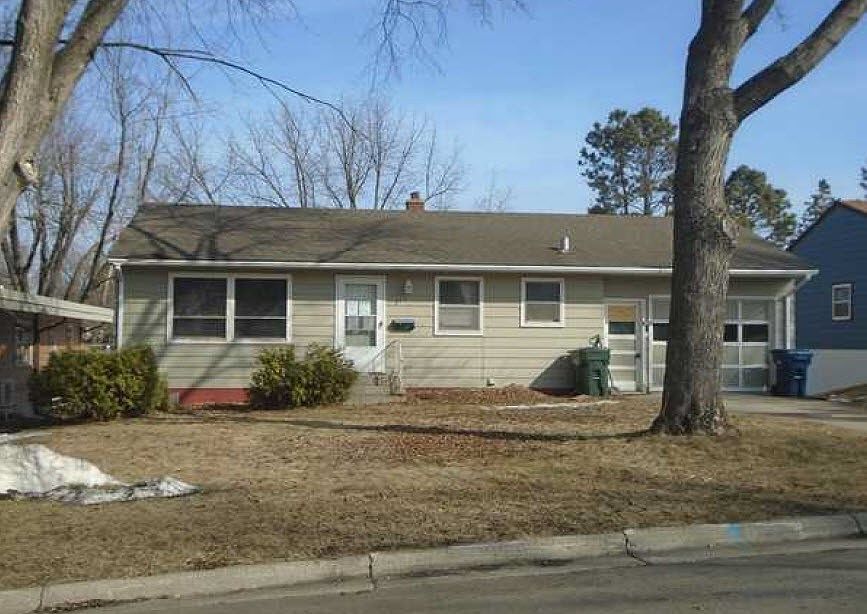 1st image of 215 E Douglas Ave