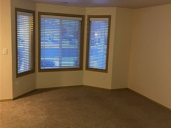 5th image of 821 Rocky Ave NE
