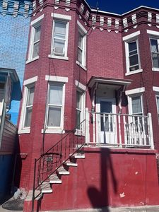 99 Newton St, Holyoke, MA, 01040