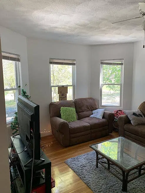 4 bed, 9999 sqft, $4,300 — Photo 3