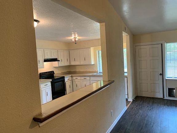 3rd image of 607 Shadyglen Dr