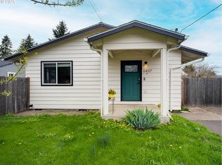 6437 SE Clatsop St, Portland, OR 97206