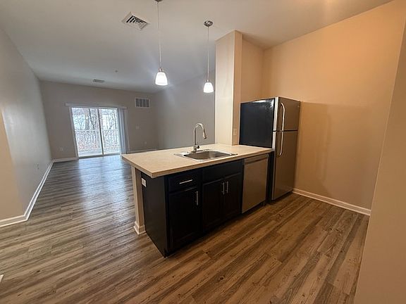 5th image of 171 Oakwood Ave APT 301