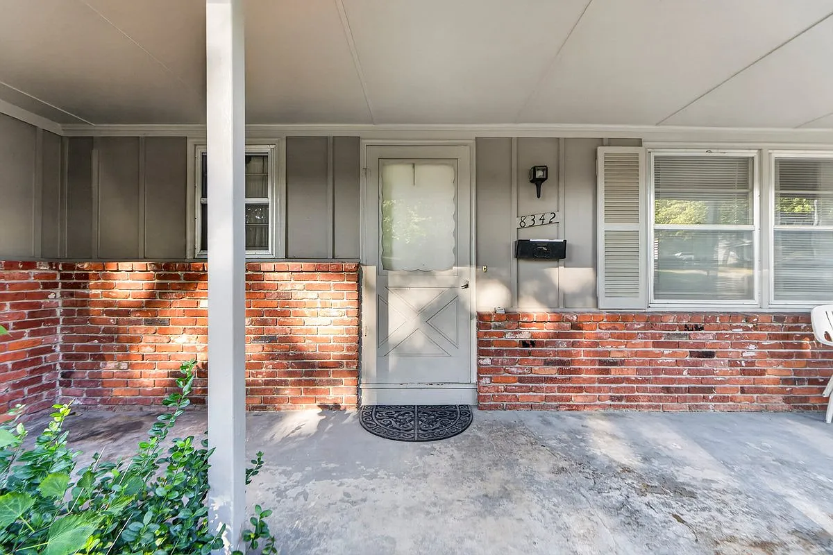 8342 Travis Ln — Photo 3