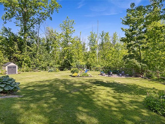3rd image of 404 Campbell Rd