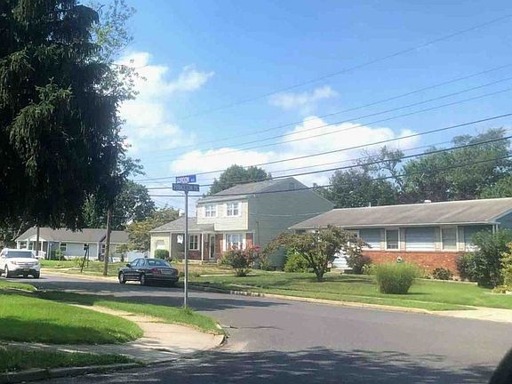 Exterior Neighborhood (street photo)