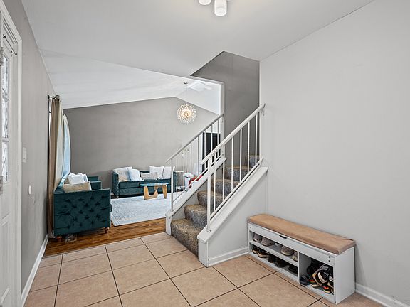 5th image of 454 Danbury Dr
