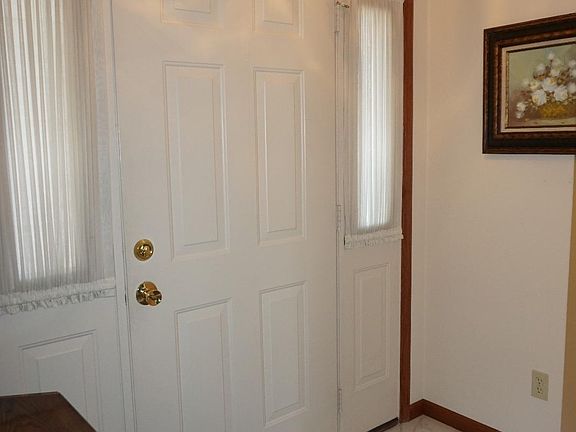 4th image of 1689 Lincoln St