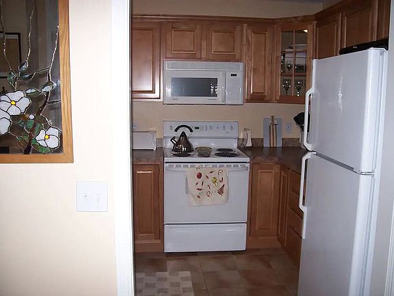 4th image of 2832 W Shore Dr APT A