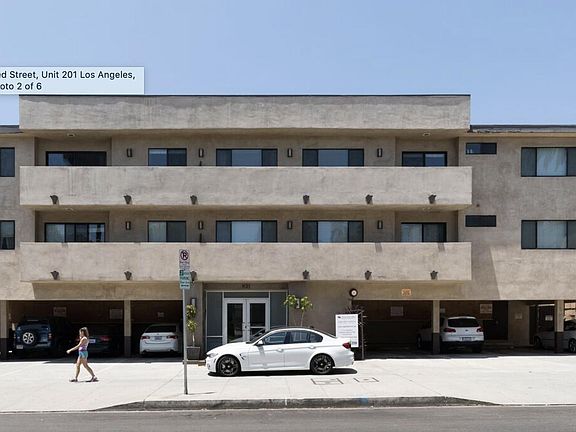 3rd image of 931 N Alfred St APT 204