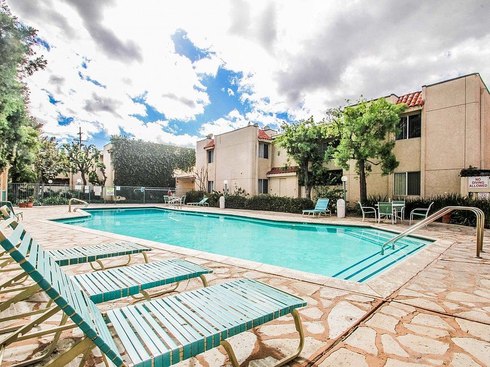 2nd image of 18307 Burbank Blvd Unit 206