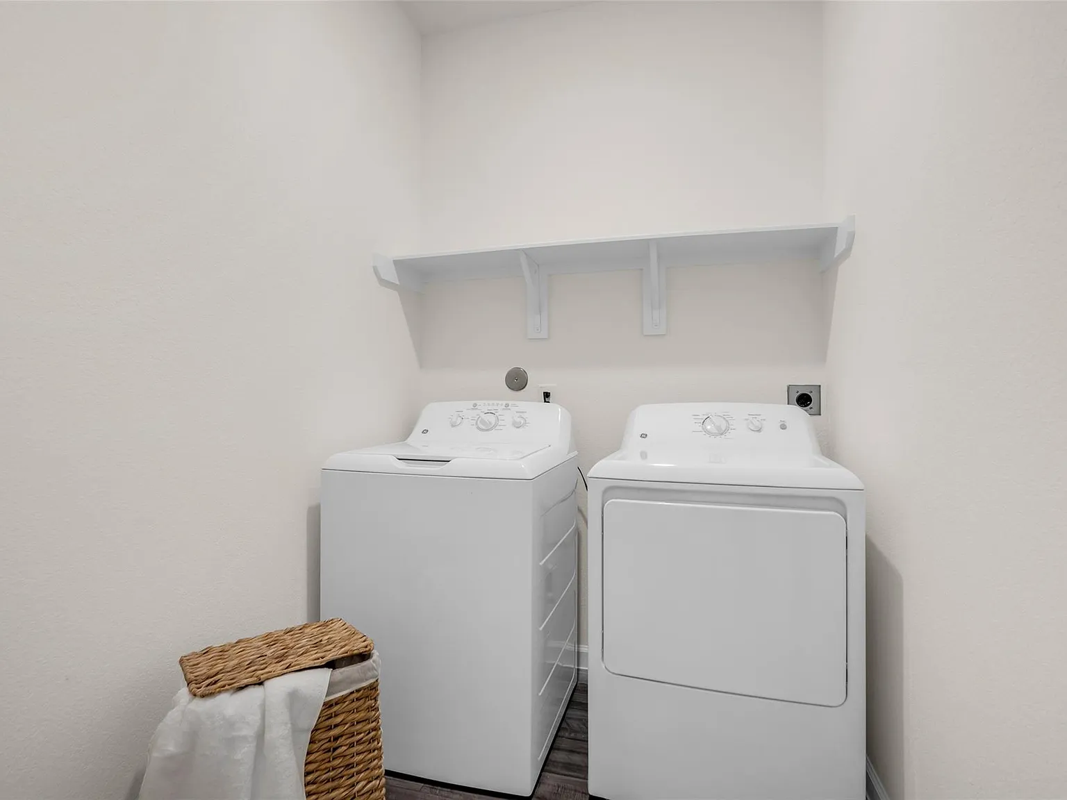 3 bed, 2.0 bath, 1412 sqft, $1,850 — Photo 4