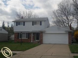 27335 Pierce St, Southfield, MI 48076