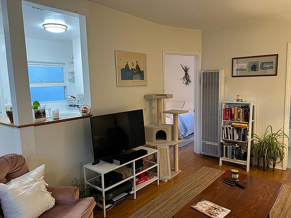 5th image of 4224 Gentry Ave #2