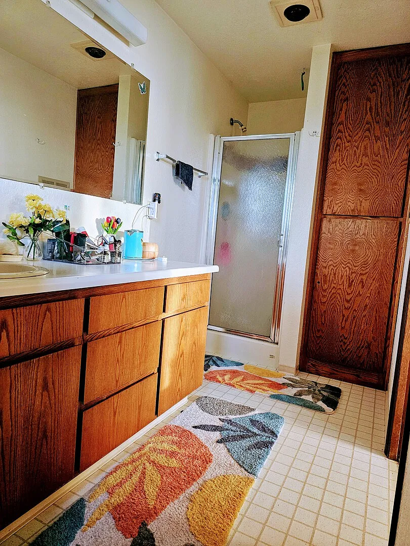 Sunny 1BR with Great Walkability — Photo 2