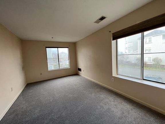 4th image of 200 Falls Blvd