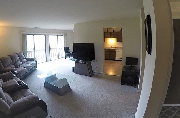 3rd image of 378 Southbury Ct APT B2