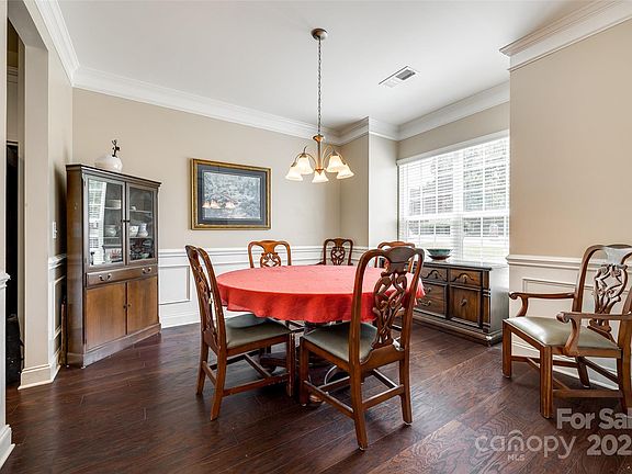 5th image of 4704 Amberside Dr