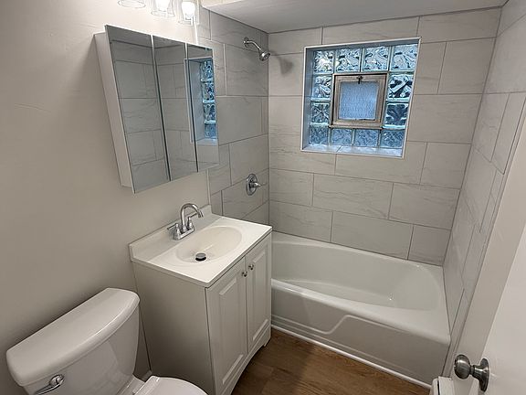 5th image of 8952 White Oak Ave #4