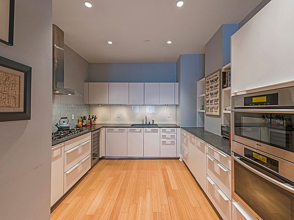 3rd image of 415 Greenwich St APT 4D