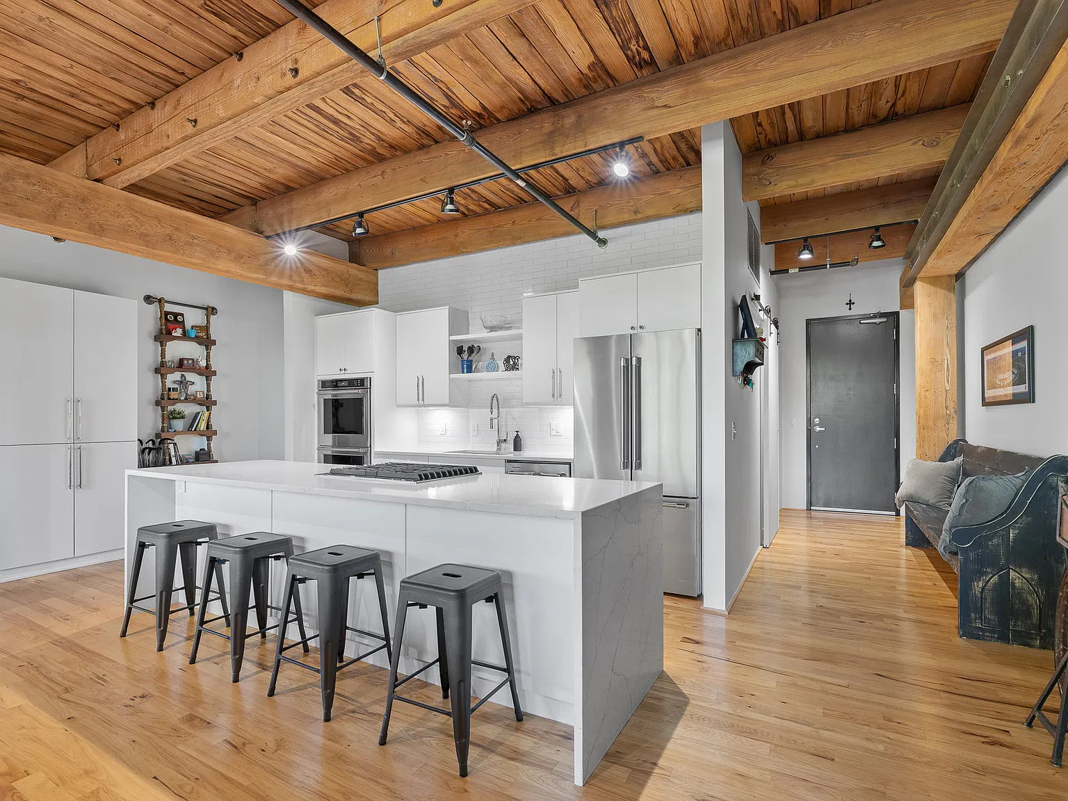 2 bed, 1596 sqft, $4,200 — Photo 2