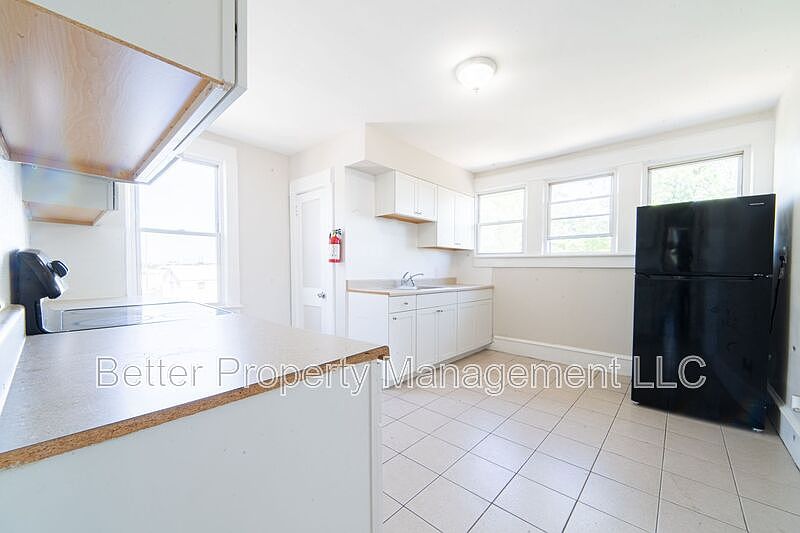 1st image of 220 W Plum St #2
