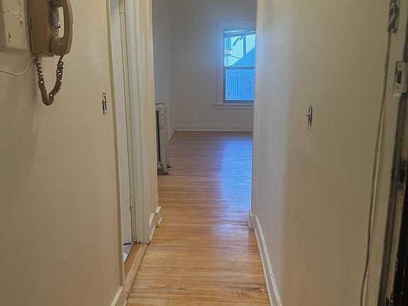 2nd image of 1027 Bellevue Ct E APT 406