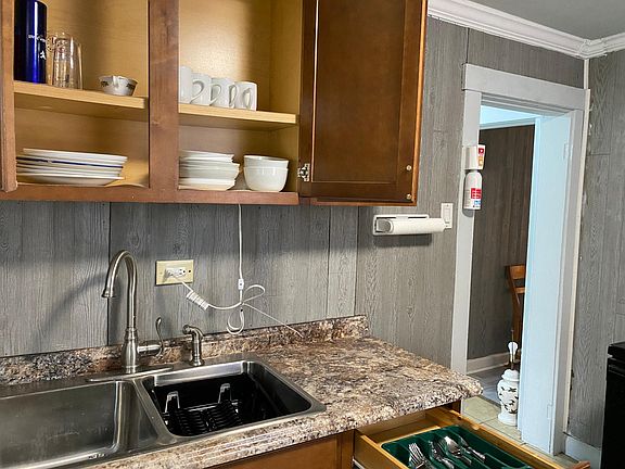 5th image of 614 Logan Ave #614