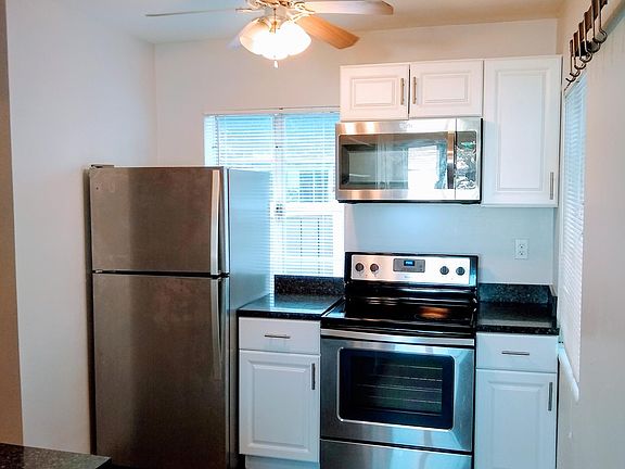 4th image of 3813 W Horatio St #B