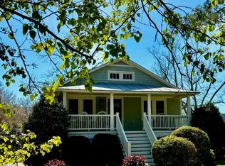 402 Academy St, Oriental, NC 28571