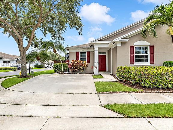 3rd image of 5823 Plum Harbor Cir