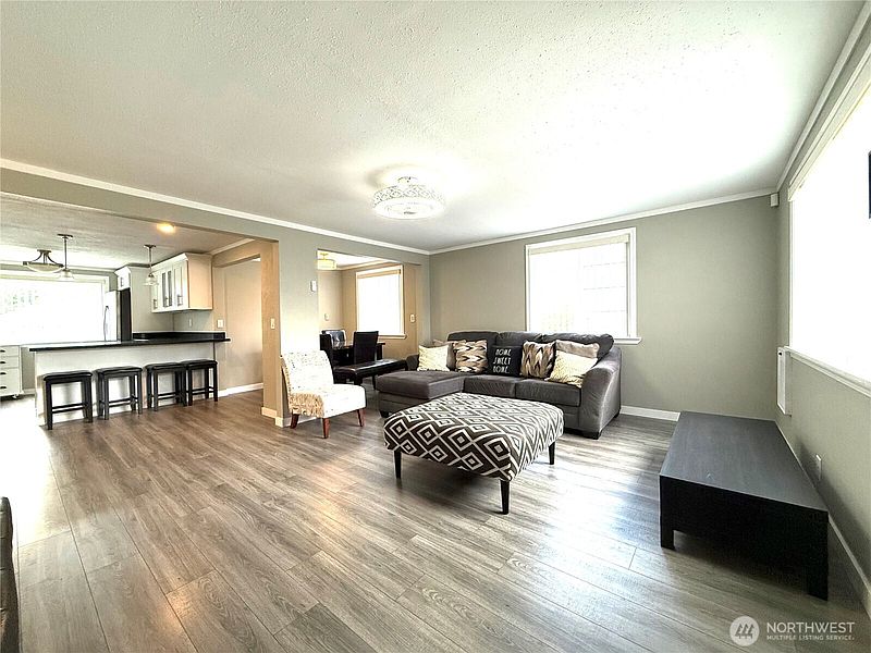 2nd image of 11829 76 Avenue S