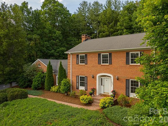 2nd image of 425 Sondley Woods Pl