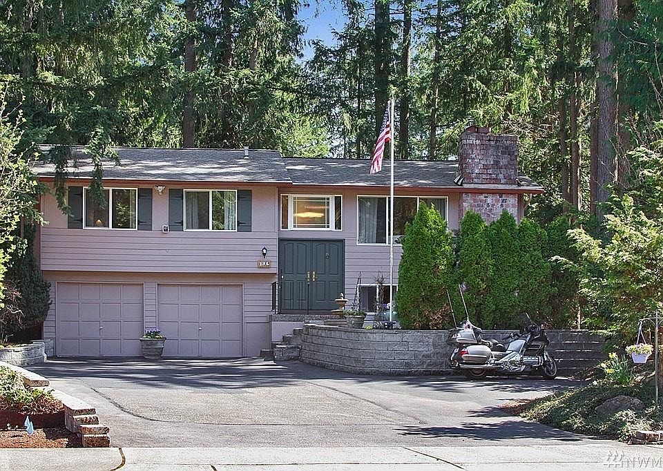 1st image of 702 216th Ave NE