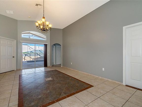 3rd image of 375 Aylesbury Ln
