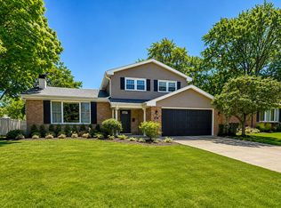 1621 Longmeadow Dr, Glenview, IL 60026