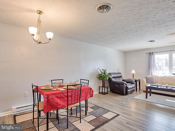 4th image of 216 Somerset Dr