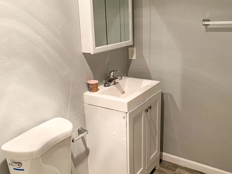 MOVE IN SPECIAL Studios @ $749.00 — Photo 4