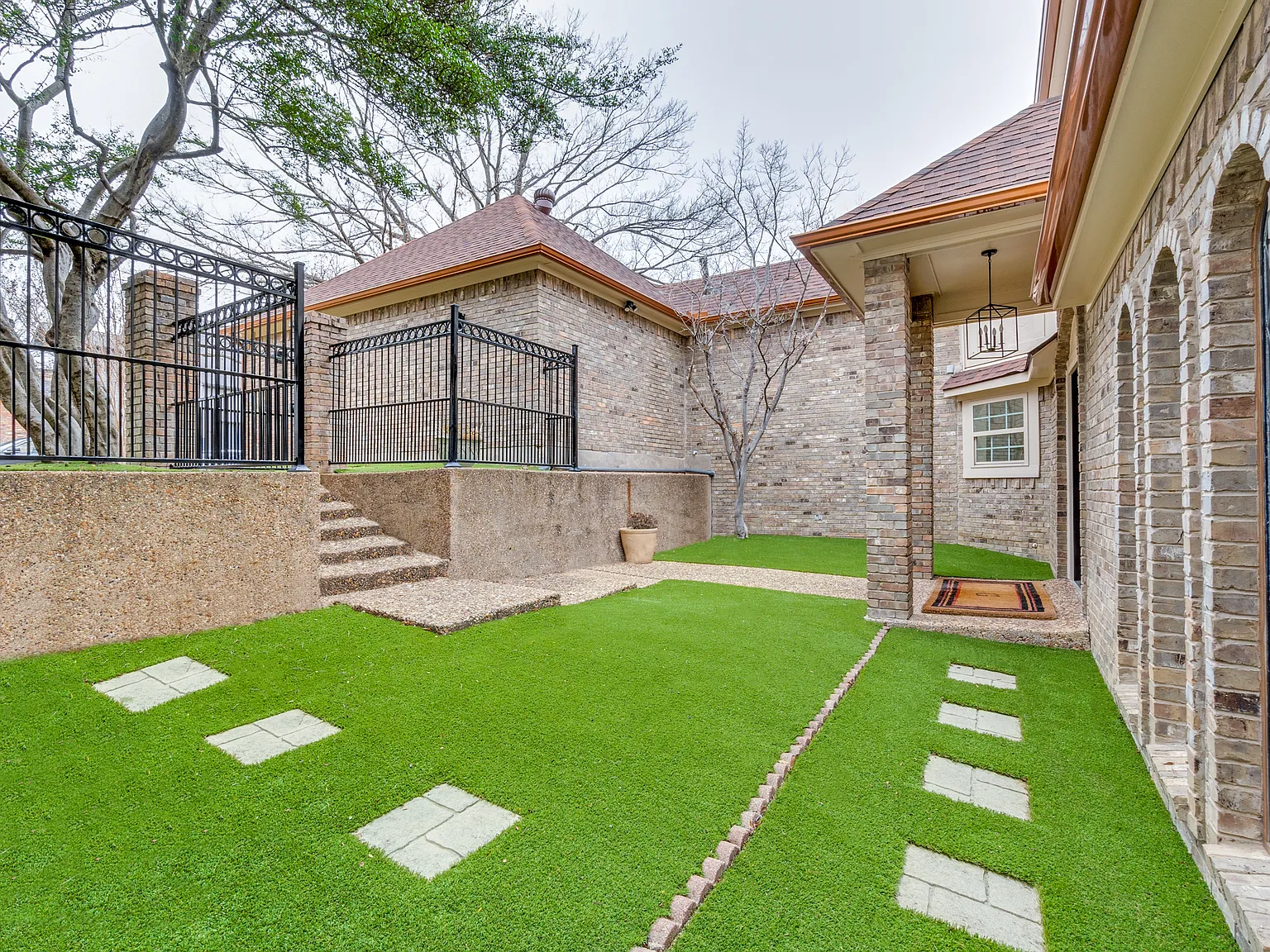 3 bed, 2.5 bath, 2161 sqft, $5,089 — Photo 4