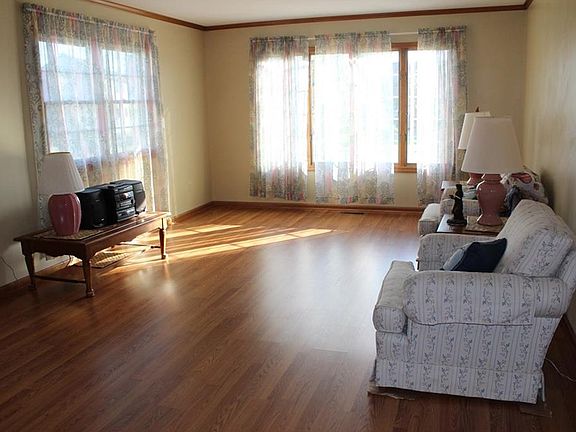 4th image of 36807 W Pond Cir