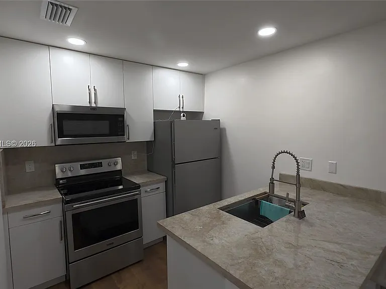 7121 SW 129th Ave #8 — Photo 5
