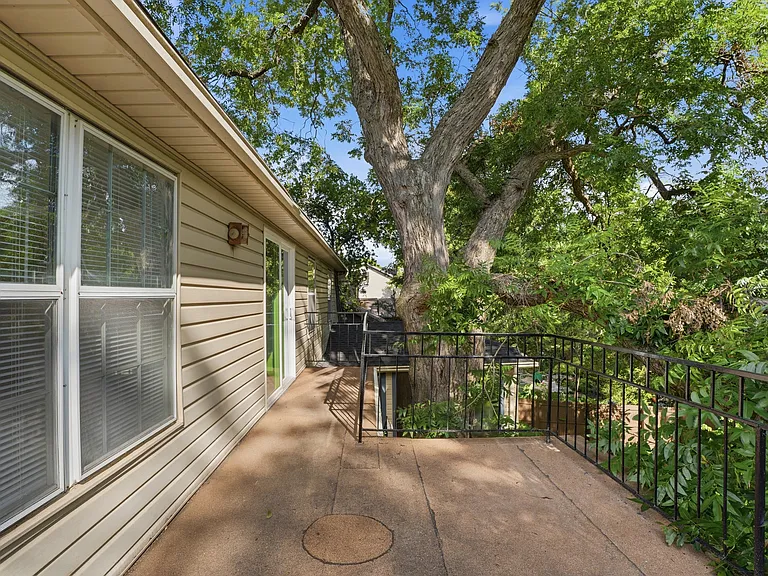 6815 Lyre Ln — Photo 22