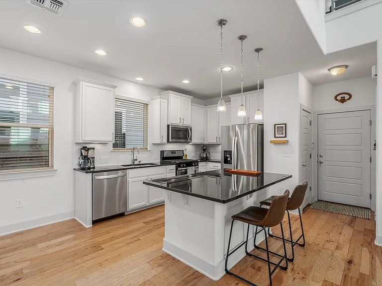 7407 Oberon St — Photo 8