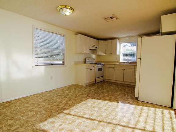 Eat In Kitchen
